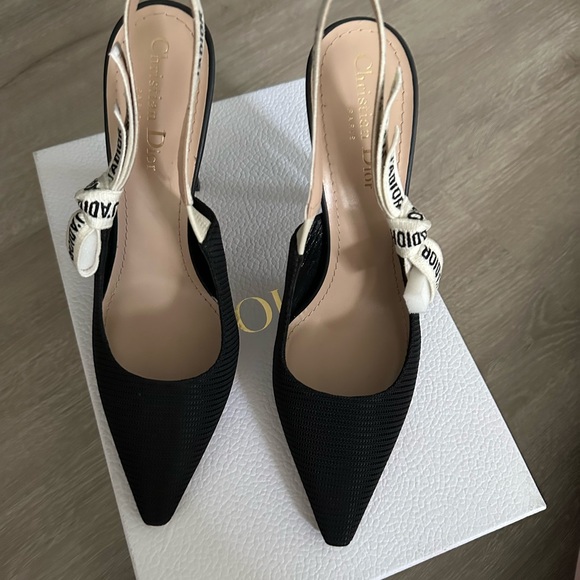 WORN ONCE..box and dust bag included - Picture 5 of 5